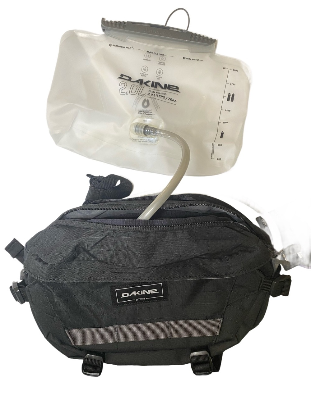 NWT Dakine Black Compact Hot Laps 5L HydraPak